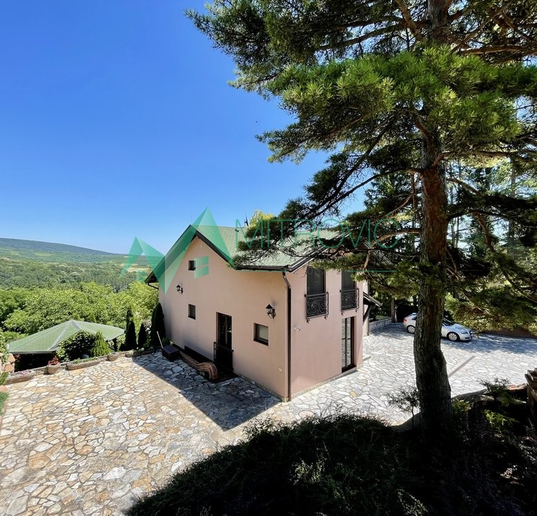 Kuća Prodaja Irig  250 m2