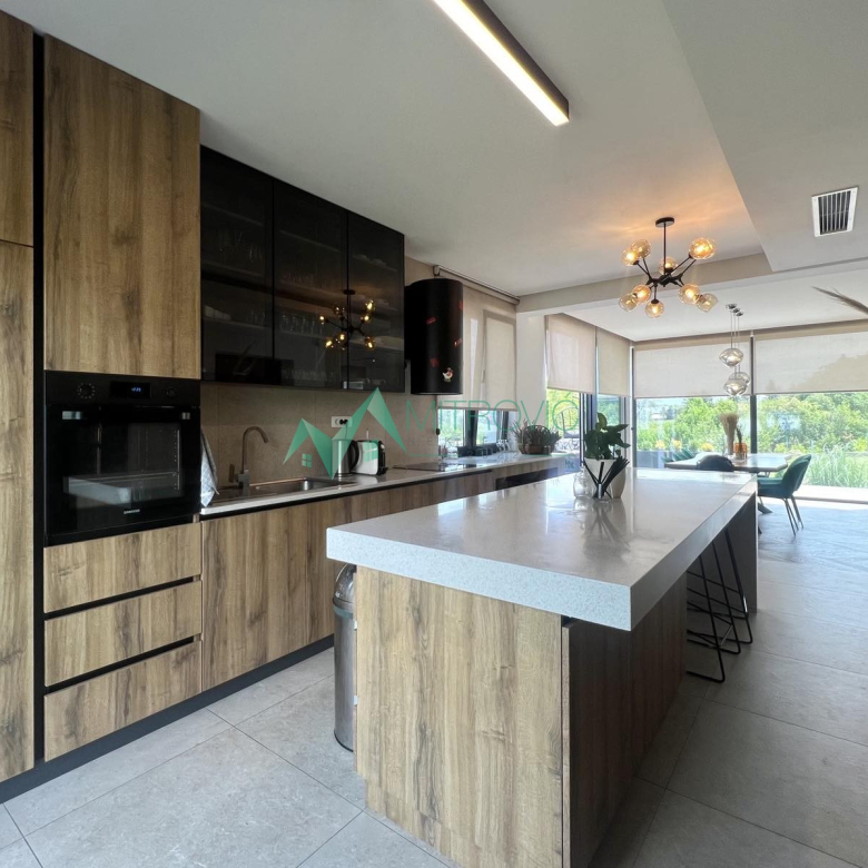 Kuća Prodaja Petrovaradin  360 m2