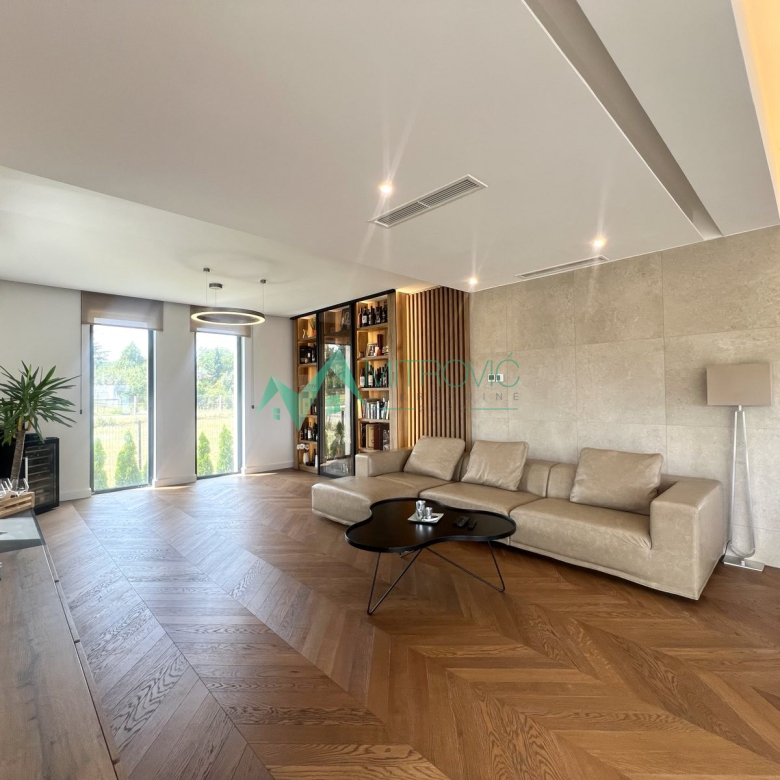 Kuća Prodaja Petrovaradin  360 m2