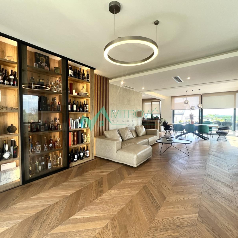 Kuća Prodaja Petrovaradin  360 m2