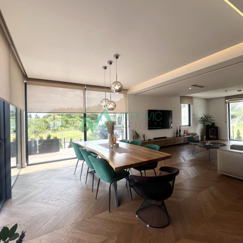 Kuća Prodaja Petrovaradin  360 m2