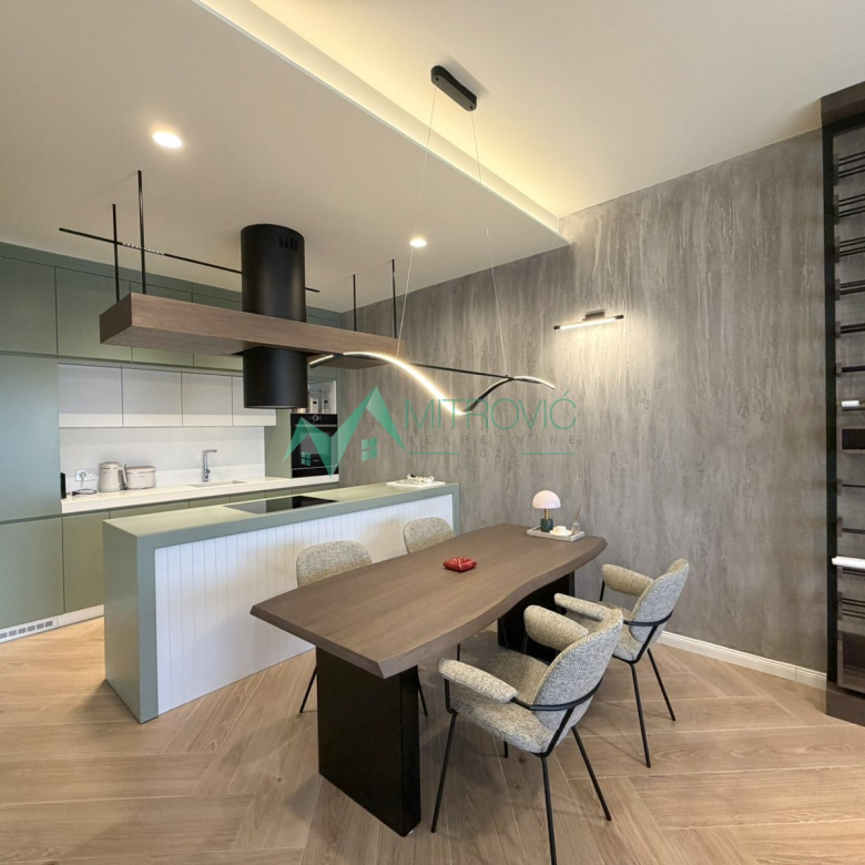 Kuća Prodaja Sremska Kamenica  182 m2