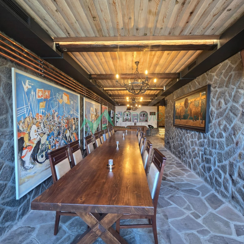 Kuća Prodaja Sremska Kamenica  388 m2