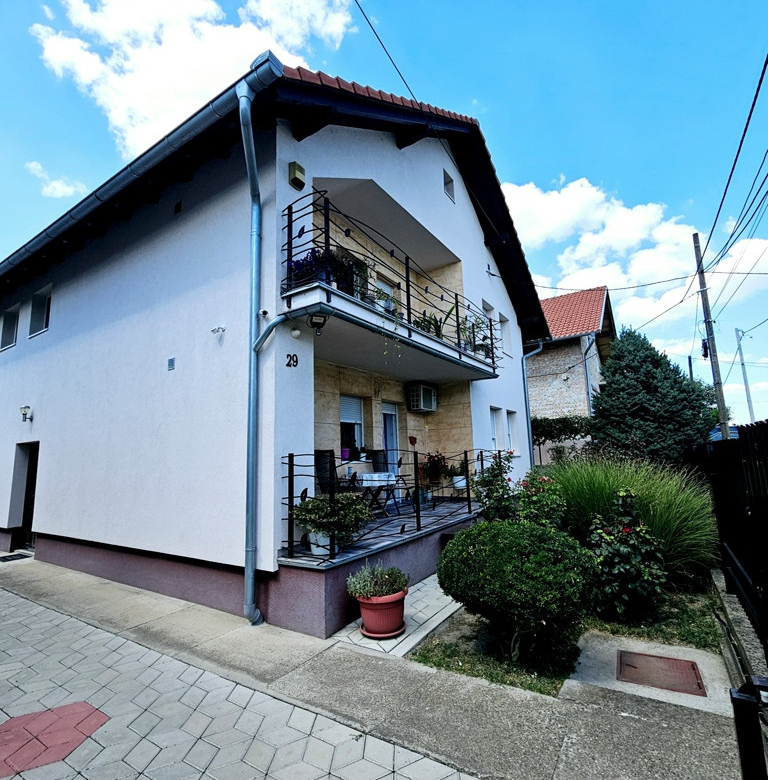 Kuća Prodaja Novi Sad  270 m2