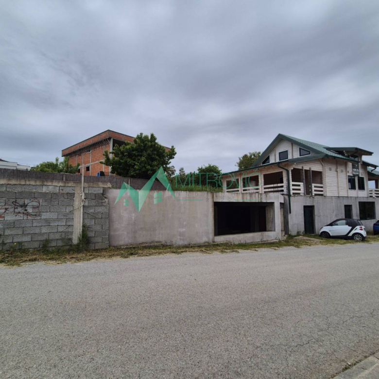 Kuća Prodaja Vrdnik  230 m2