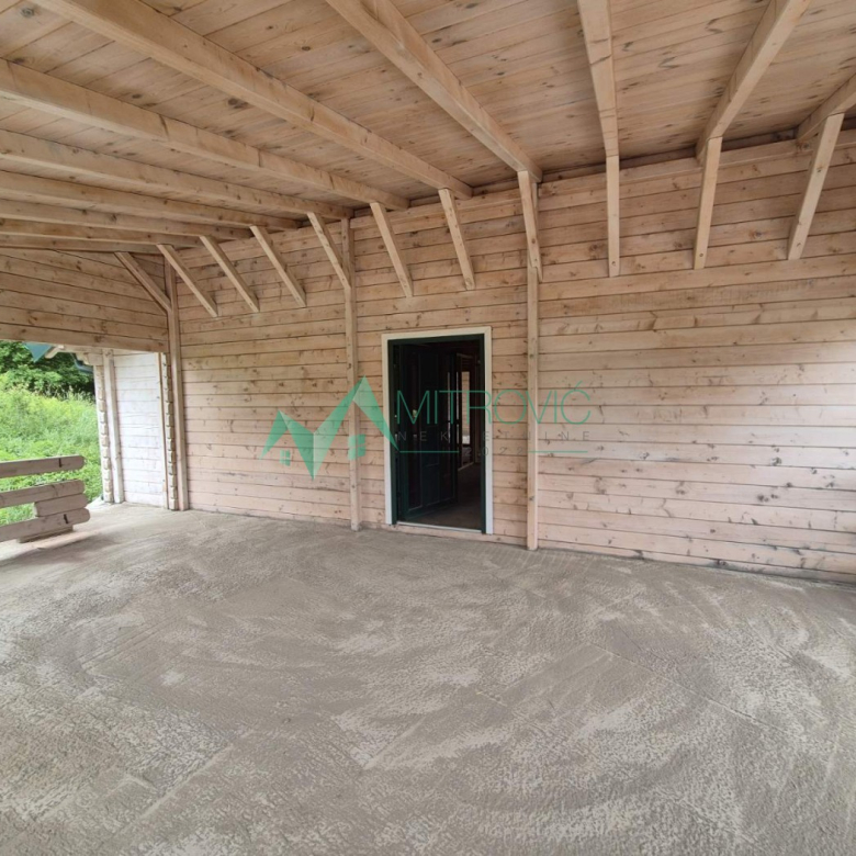 Vrdnik, Turističko stambeni objekat 452m2 – odlična turistička investicija (apartmani sa restoranom)