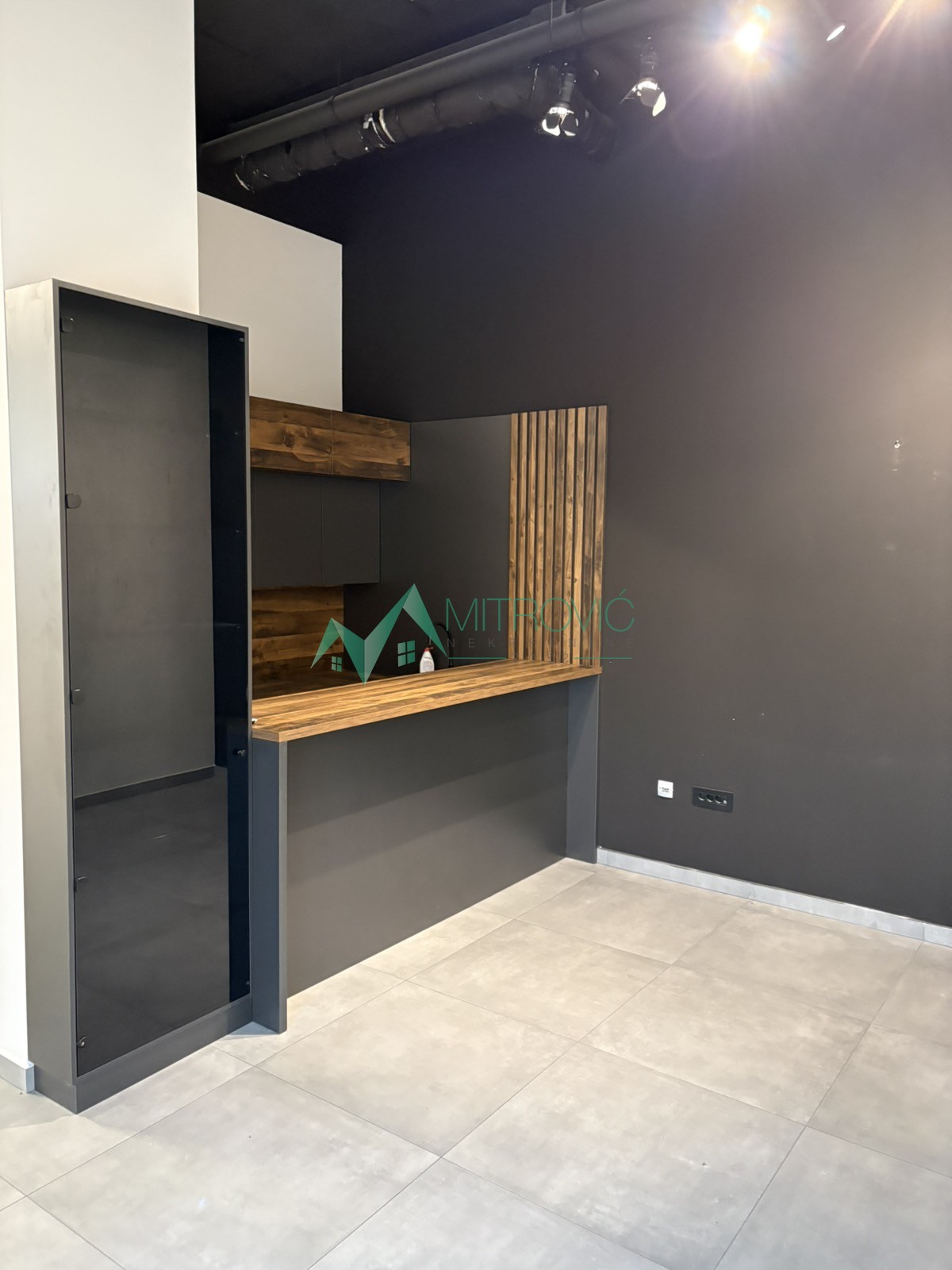 Lokal Prodaja Novi Sad  192 m2