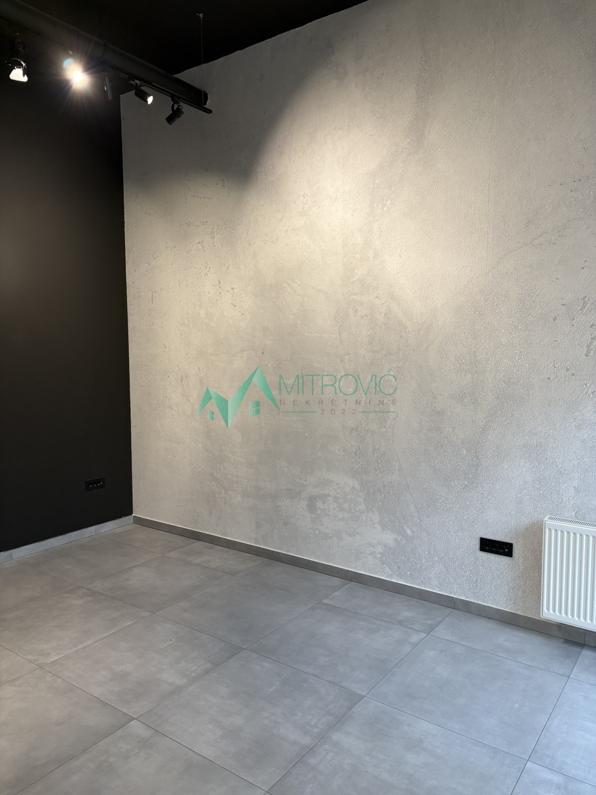 Lokal Prodaja Novi Sad  192 m2