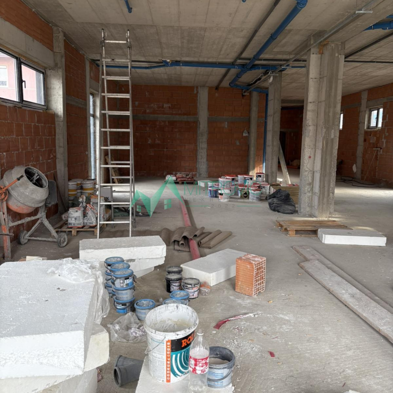 Lokal Prodaja Petrovaradin  303 m2