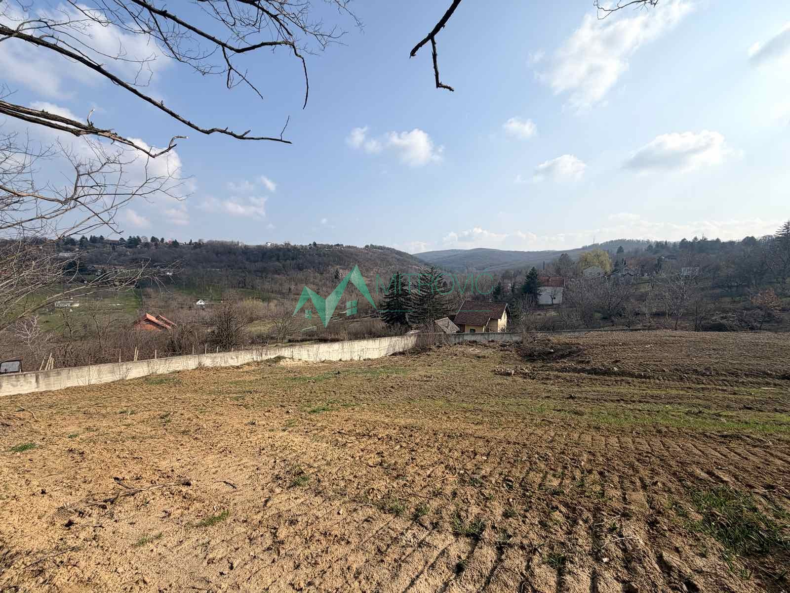 Plac Prodaja Sremska Kamenica  914 m2