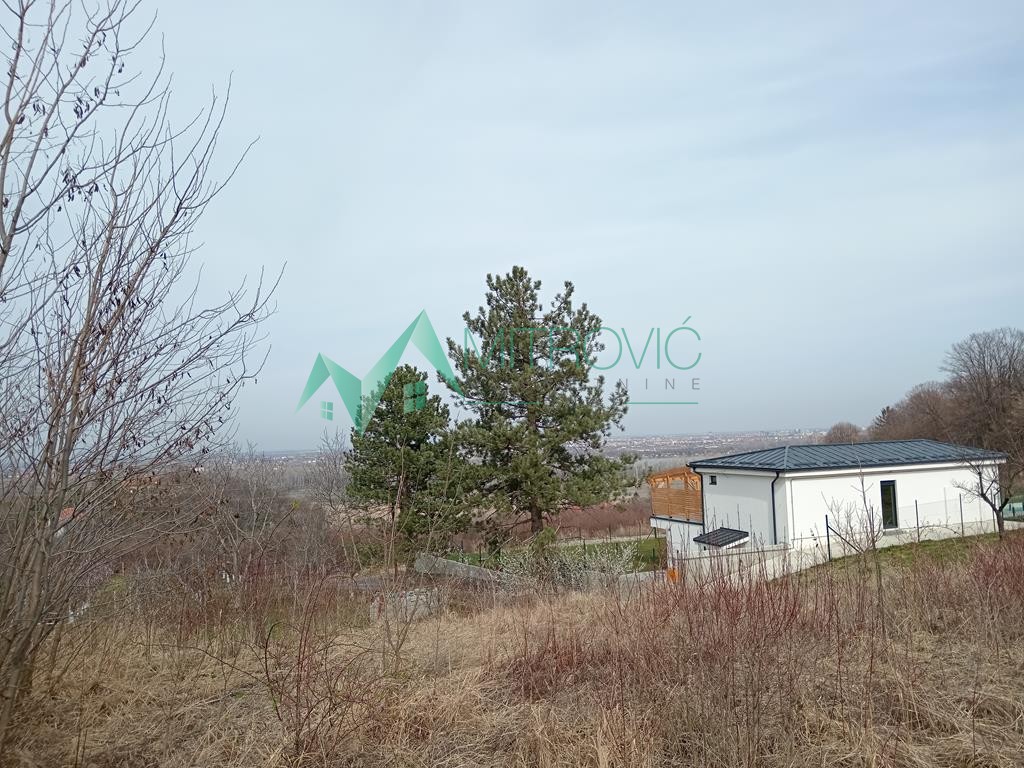 Plac Prodaja Sremska Kamenica  2504 m2