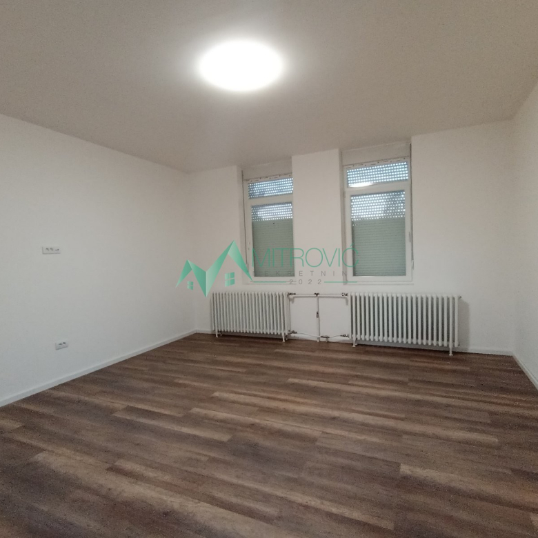 Novi Sad, Petrovaradin – Trosoban stan 79m2