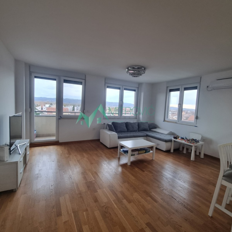 Stan Prodaja Novi Sad  82 m2