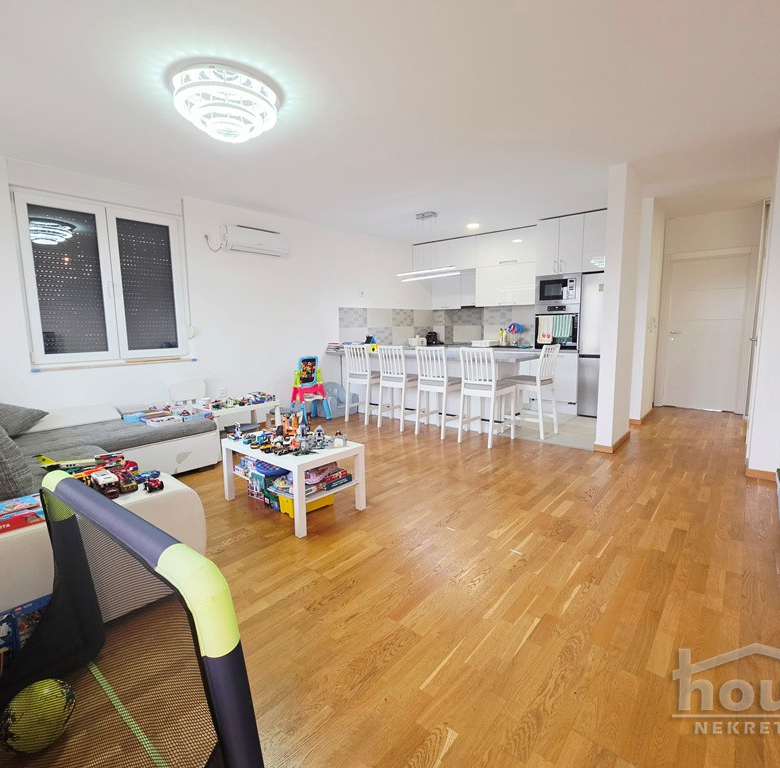 Stan Prodaja Novi Sad  82 m2