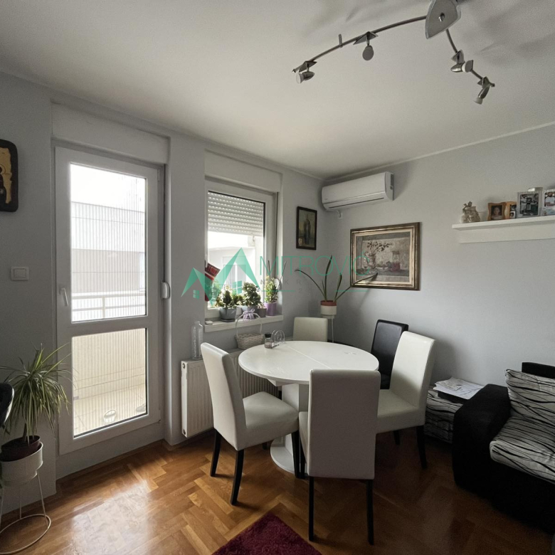Stan Prodaja Novi Sad  65 m2