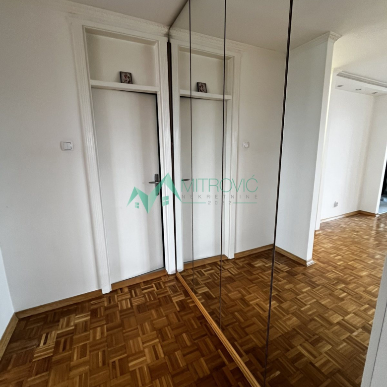 Stan Prodaja Novi Sad  60 m2