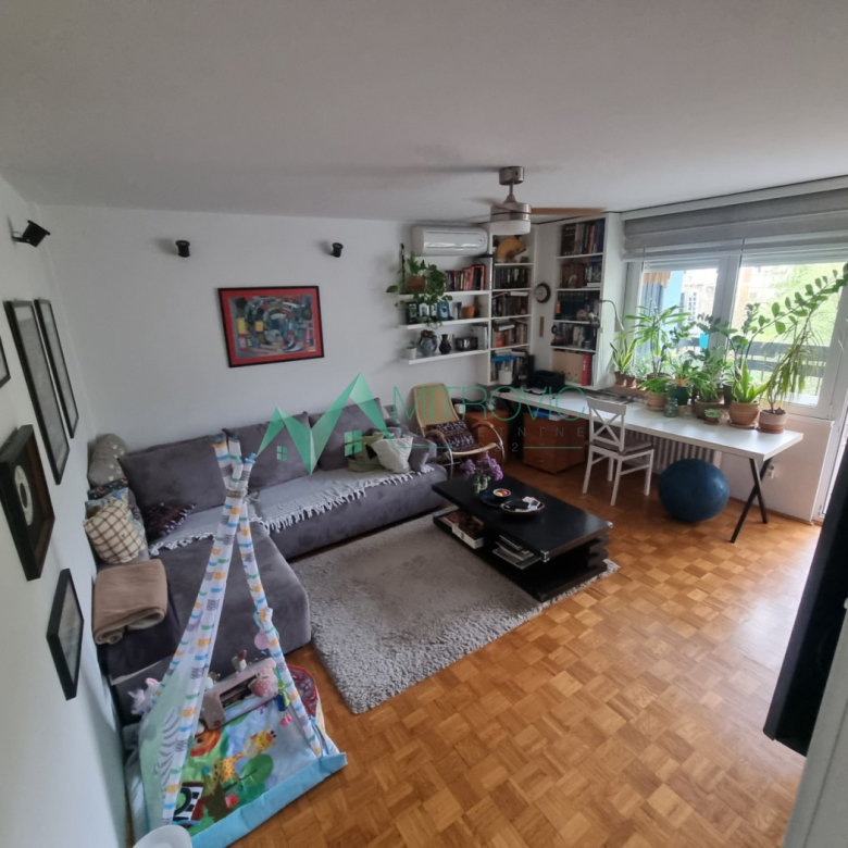 Stan Prodaja Novi Sad  54 m2