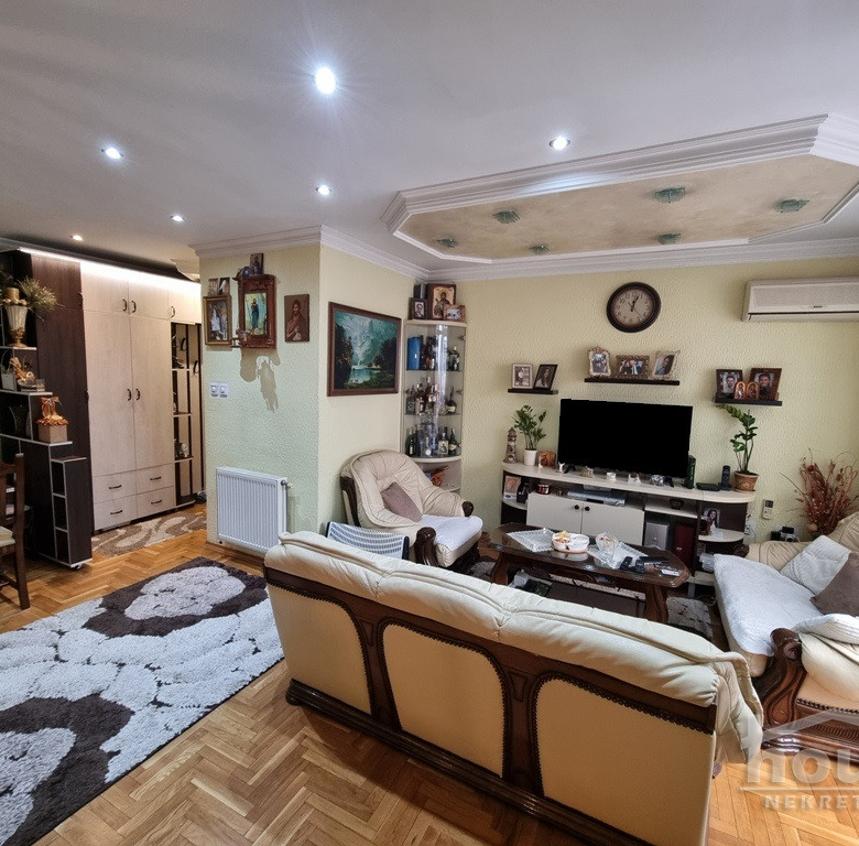 Stan Prodaja Novi Sad  77 m2