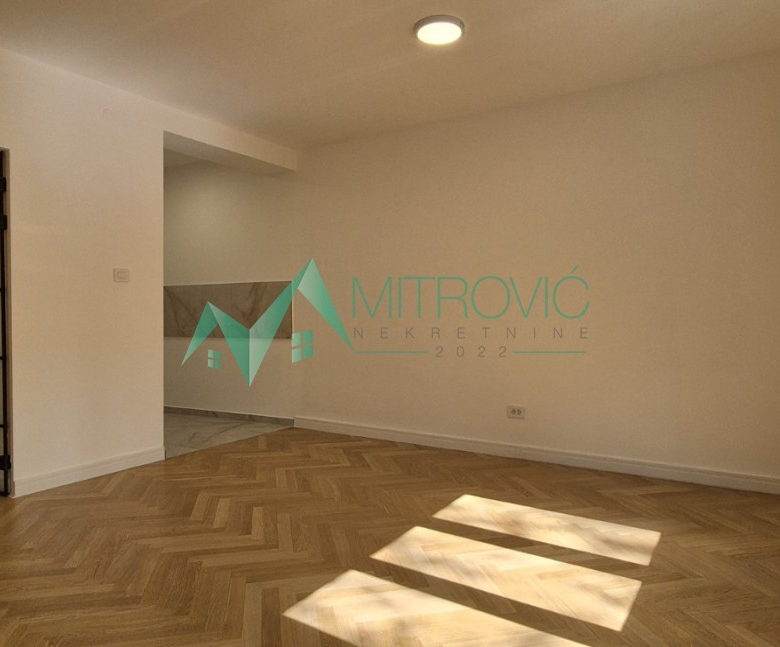 Novi Sad, Centar – Kompletno renoviran Trosoban stan 85m2 u Centru Novog Sada.