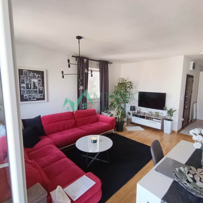 Stan Prodaja Novi Sad  72 m2