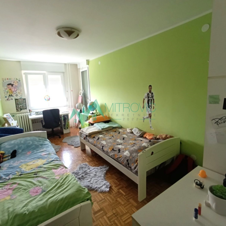 Novo Naselje odličan porodičan trosoban stan sa prelepim pogledom