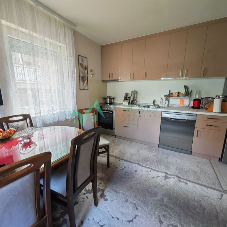 Stan Prodaja Novi Sad  66 m2