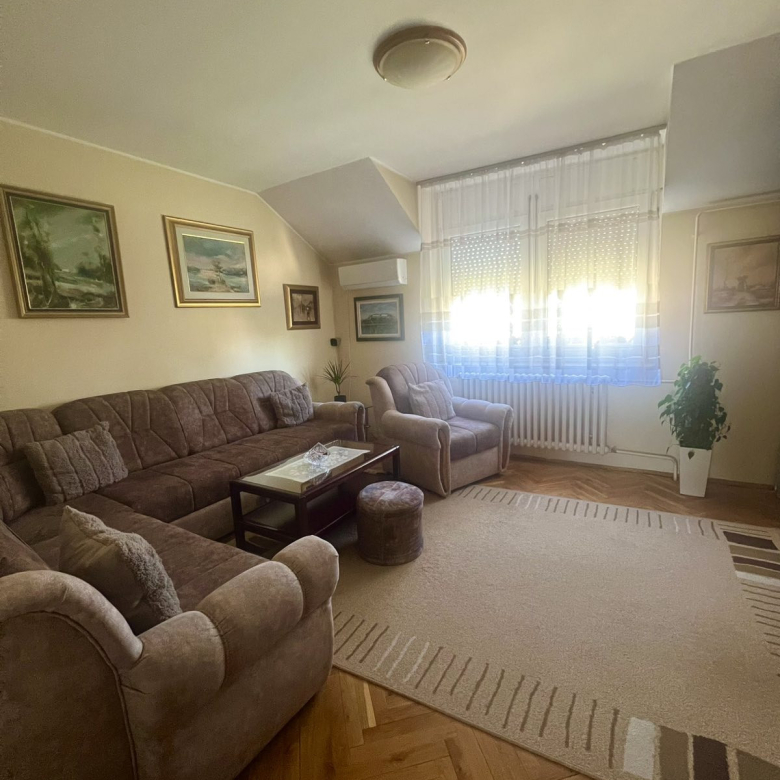 Stan Prodaja Novi Sad  100 m2