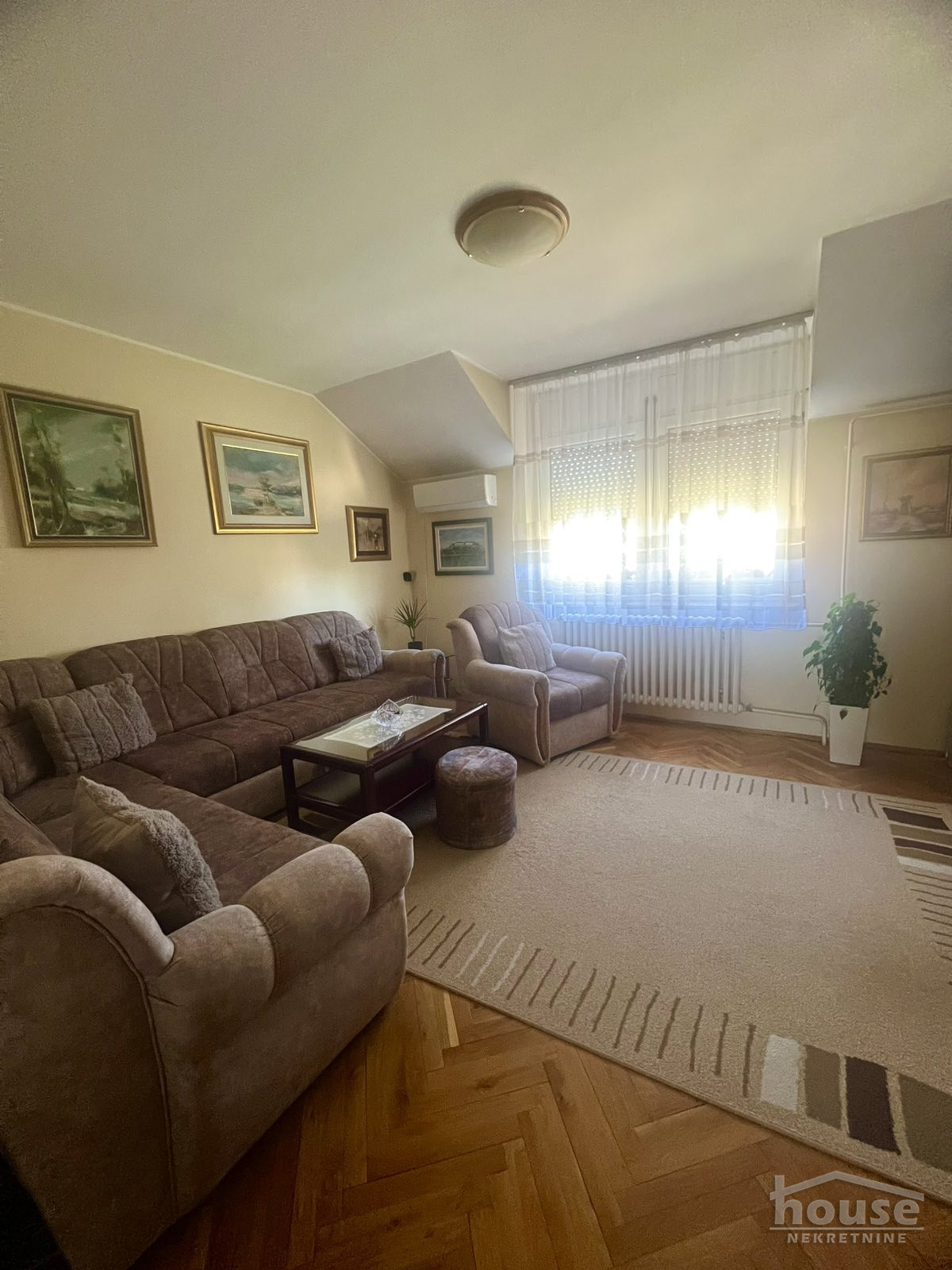 Stan Prodaja Novi Sad  100 m2