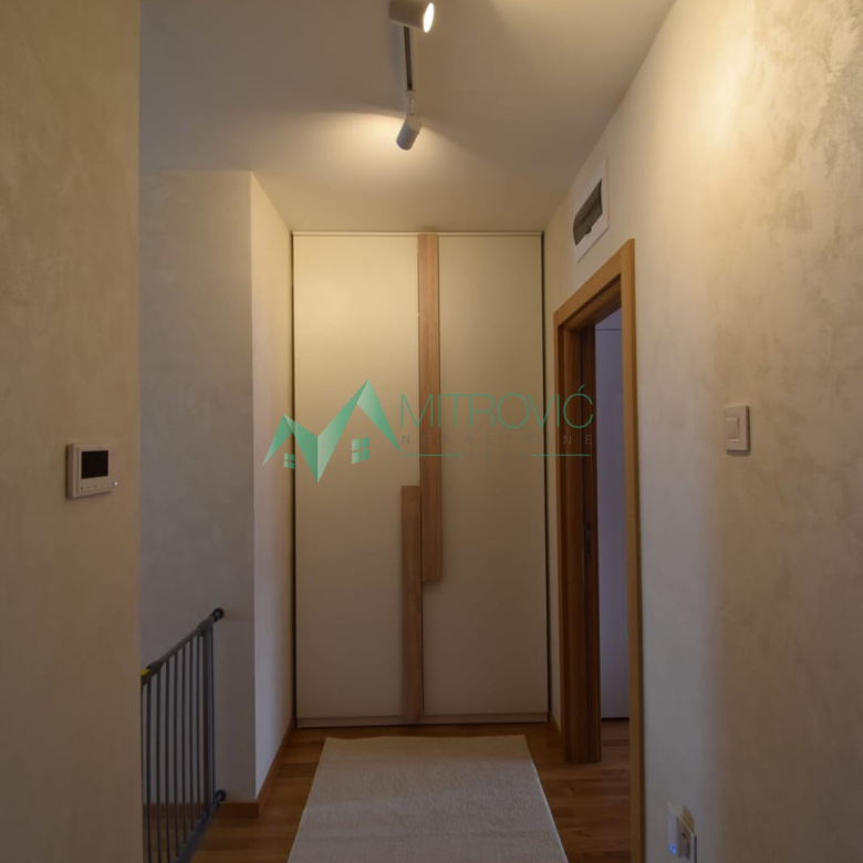 Stan Prodaja Novi Sad  111 m2