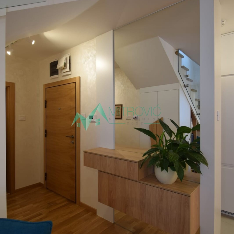 Stan Prodaja Novi Sad  111 m2