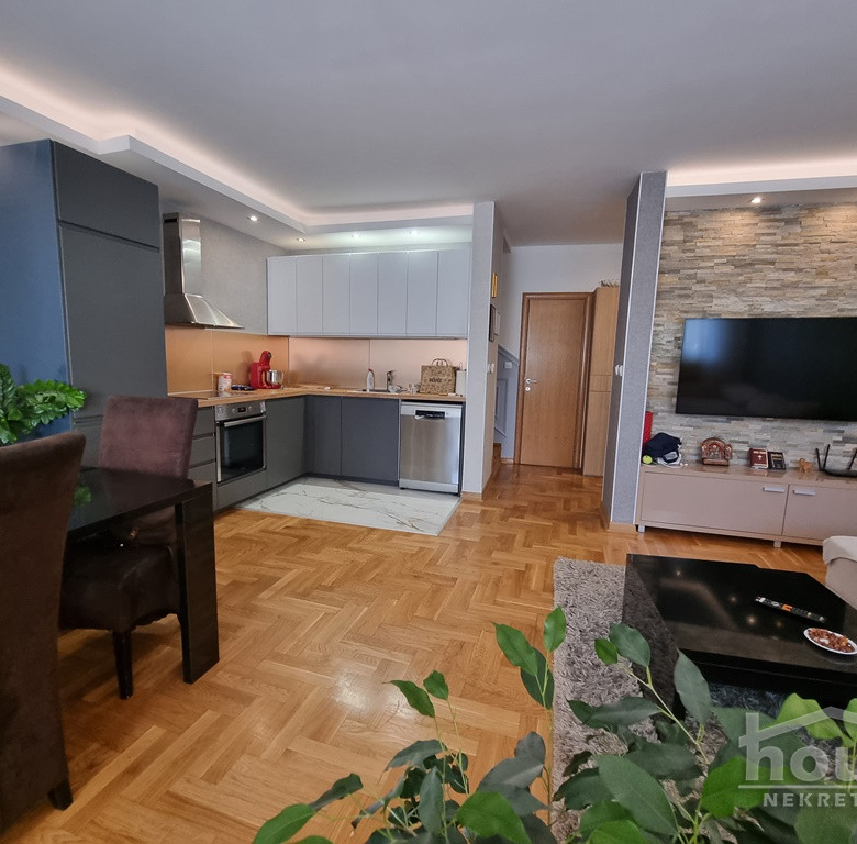 Stan Prodaja Novi Sad  86 m2