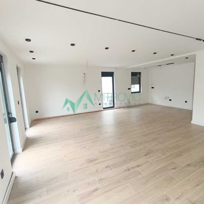 Stan Prodaja Novi Sad  205 m2