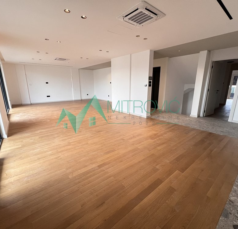 Stan Prodaja Novi Sad  210 m2