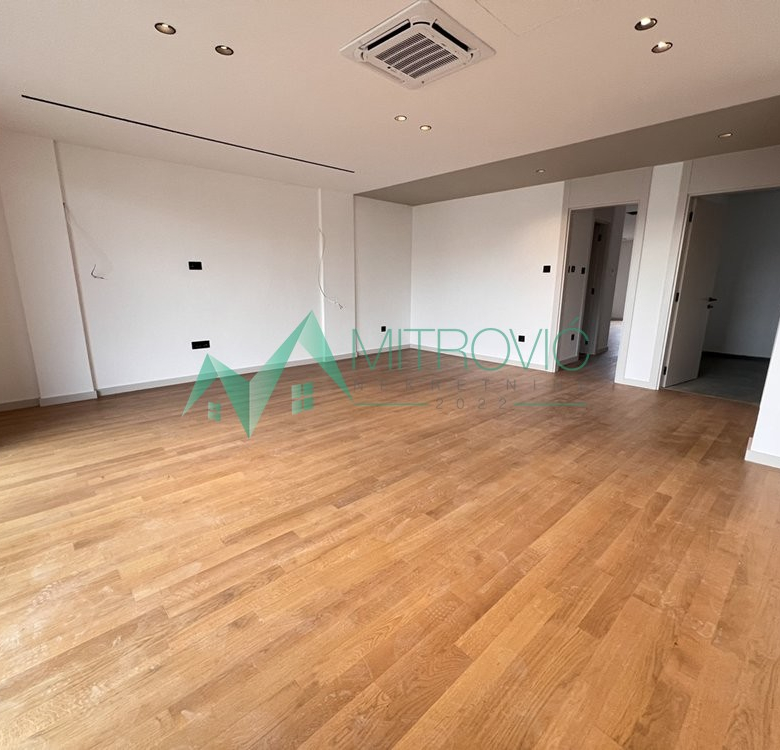 Stan Prodaja Novi Sad  210 m2