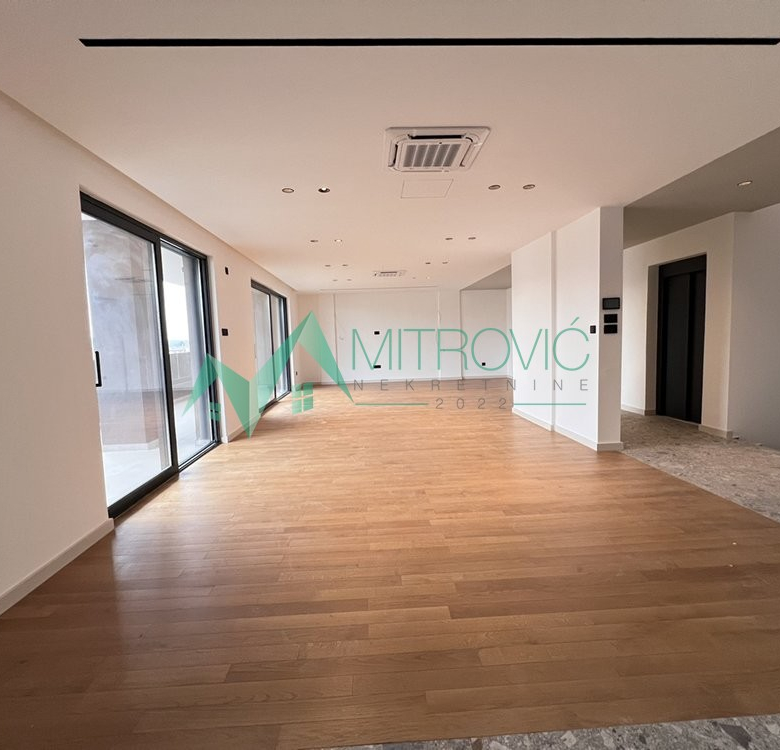 Stan Prodaja Novi Sad  210 m2