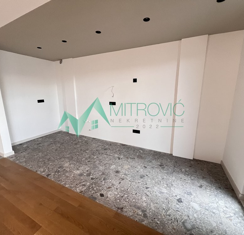 Stan Prodaja Novi Sad  210 m2