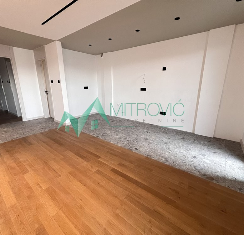 Stan Prodaja Novi Sad  210 m2