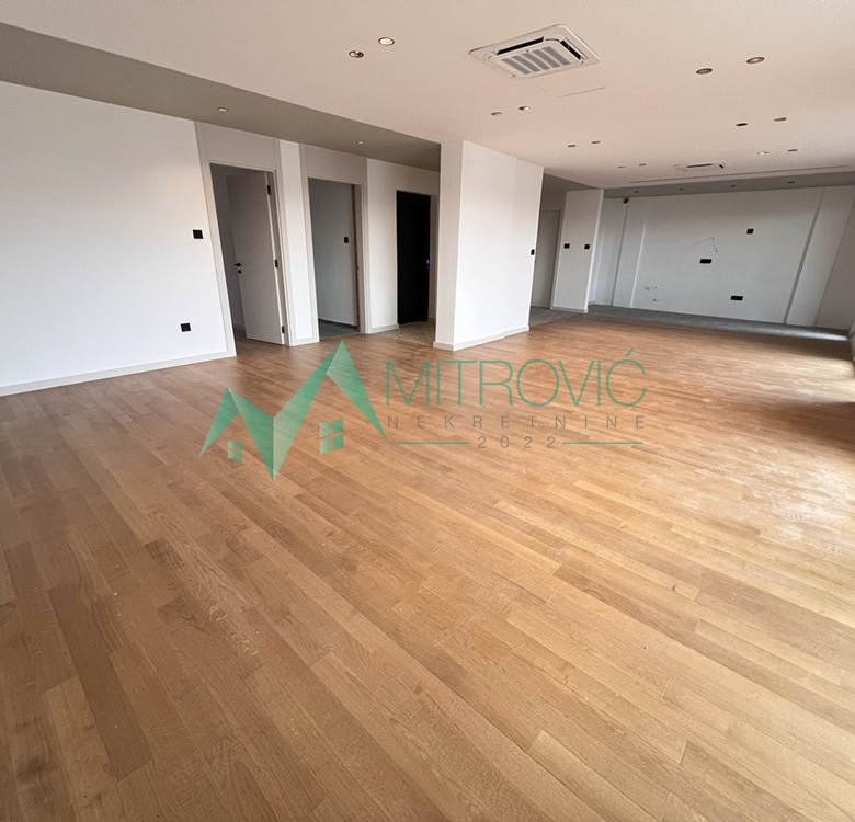 Stan Prodaja Novi Sad  210 m2