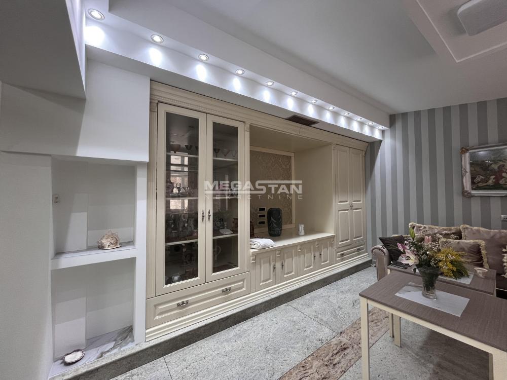 Četvorosoban stan za izdavanje, Hram Svetog Save, Beograd, 185m², 2.500 €/mes
