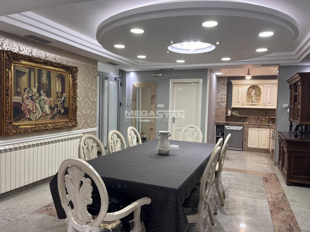Četvorosoban stan za izdavanje, Hram Svetog Save, Beograd, 185m², 2.500 €/mes