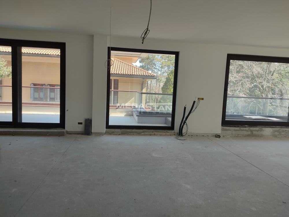 108092823-18-20250319112733 Četvorosoban stan na prodaju, Dedinje, Beograd, 221m², 1.280.300 €