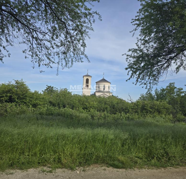 Makiške terase, čaroban plac u prirodi, savršen za porodičnu kuću.