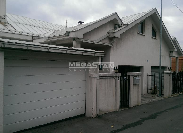 Višnjička banja, 3 nivoa, renovirana.