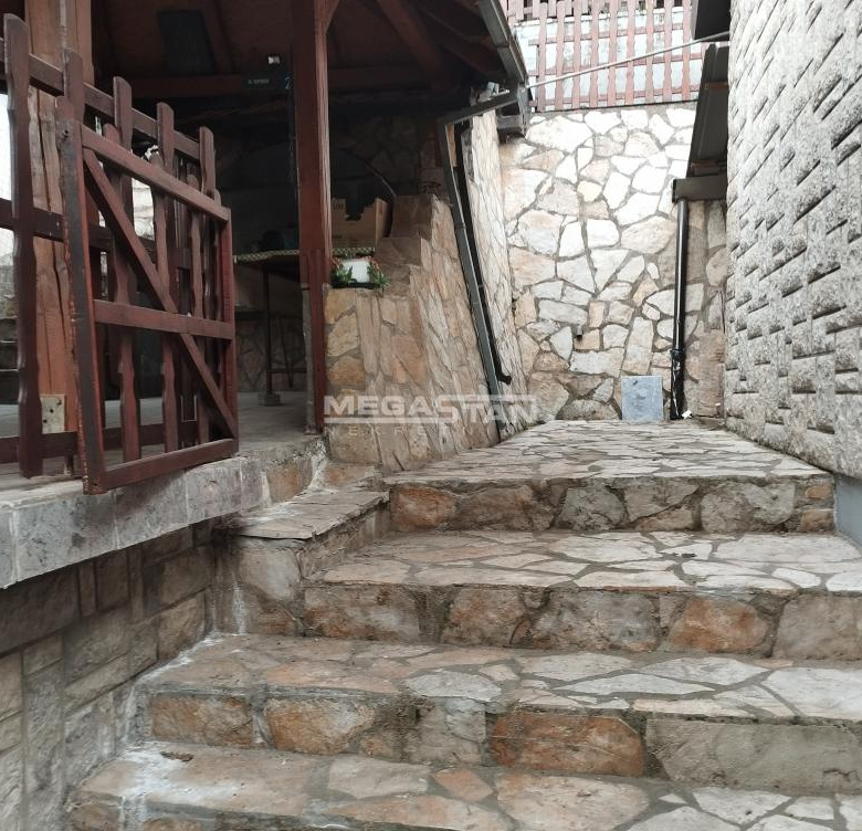 Kuća Prodaja Loznica  98 m2