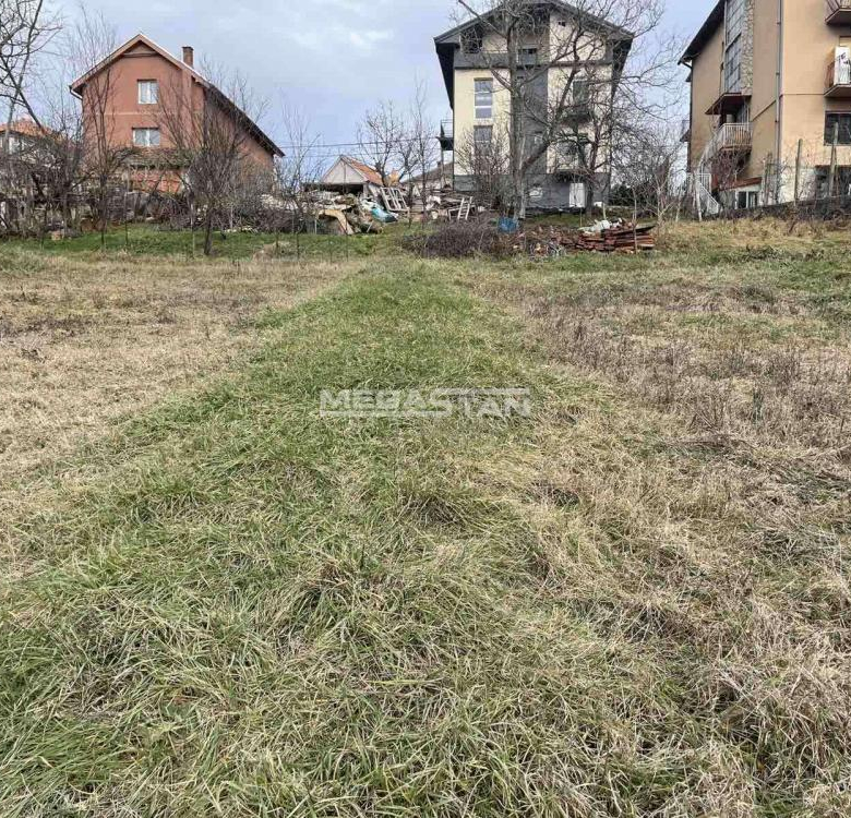 Rušanj, plac sastavljen od dve parcele.