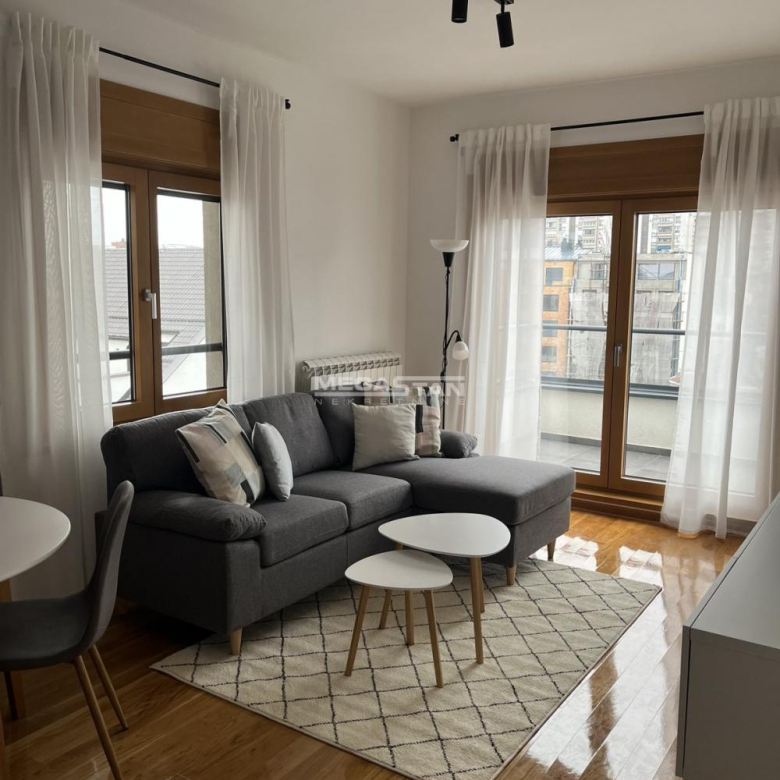 Stan Izdavanje Beograd Južni Bulevar 43 m2