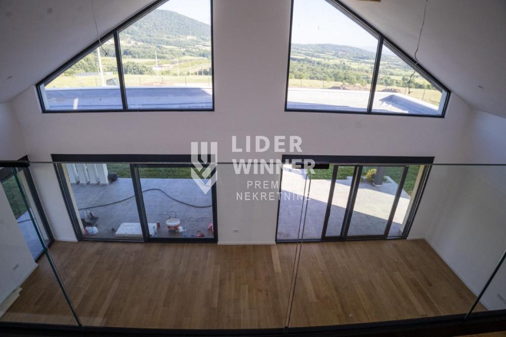 Kuća na prodaju, Kosmaj, Beograd, 250m², 445.000 €