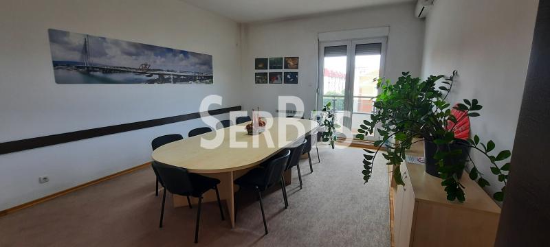 Lokal za izdavanje, Bulevar Oslobođenja, Novi Sad, 210m², 2.000 €/mes