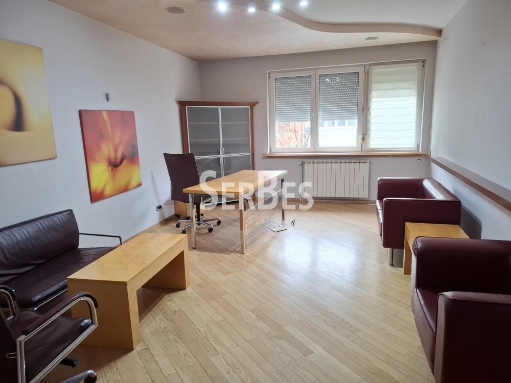 211001746-8-20260223133224 Lokal za izdavanje, Bulevar Oslobođenja, Novi Sad, 254m², 2.000 €/mes