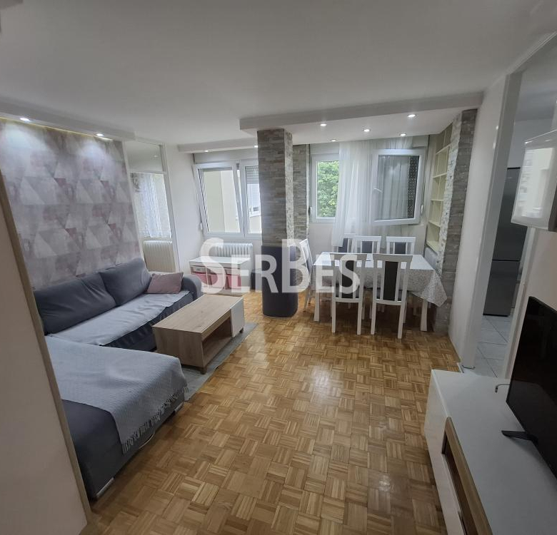 Izdaje se kompletno renoviran 2,5 stan 51m2  na Limanu 3 ID#1810.
